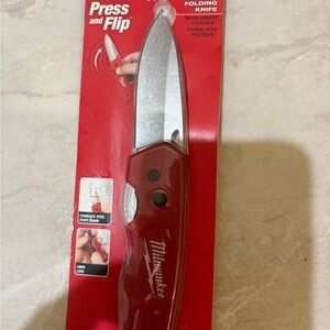NEW IN PACK RED Milwaukee Fastback Knife 48-22-1520 Flip Fold